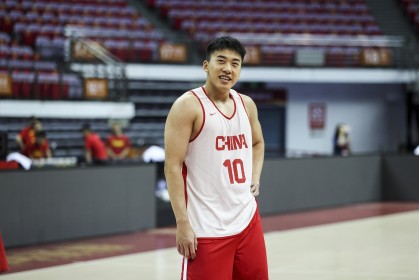 王俊杰是首个没打CBA进入国家队球员？张兆旭：我第1个 艾伦第2个