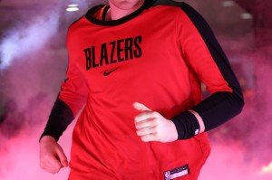 半岛体育-拓记：克林根仍是中锋位置的最优选 罗威伤多&amp;杨瀚森的篮板待考验