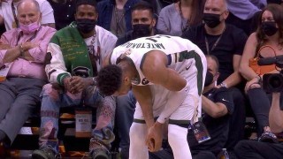 半岛体育官方入口-没得黑！字母哥空砍42分 体能透支他急需队友支援