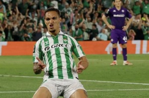 罗马诺：安东尼转会目前局势尚未明朗，他还是想留在欧洲踢球