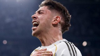 半岛体育-巴尔韦德vs曼城数据：完成帽子戏法，4抢断+3解围+1拦截