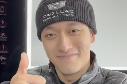 半岛体育官方网站-跟随凯迪拉克车队季前测试，周冠宇：期待新赛季带来更多精彩