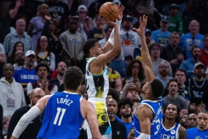 诡异战术！哈里伯顿的神仙绝杀 另有美女智囊指点