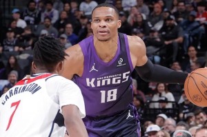 半岛体育中国官网-完胜！威少26分+6三分，小萨13+6湖人旧将爆发，德罗赞两人起冲突