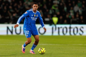 半岛体育-阿斯：阿韦洛亚对阿诺德有信心，谈话不是通知离队而是表达支持