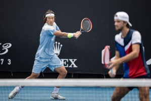 半岛体育官方网站-张之臻打入男双四强，战术对头痛打双打专家