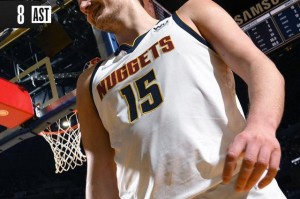 半岛体育中国官网-约基奇35+17统治勇士禁区 关键一传骗库里犯错